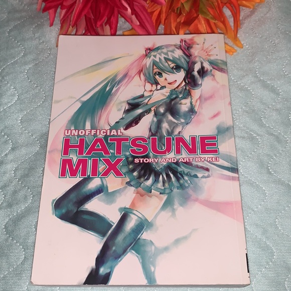 Unofficial HATSUNE MIX Manga Book - Picture 3 of 10